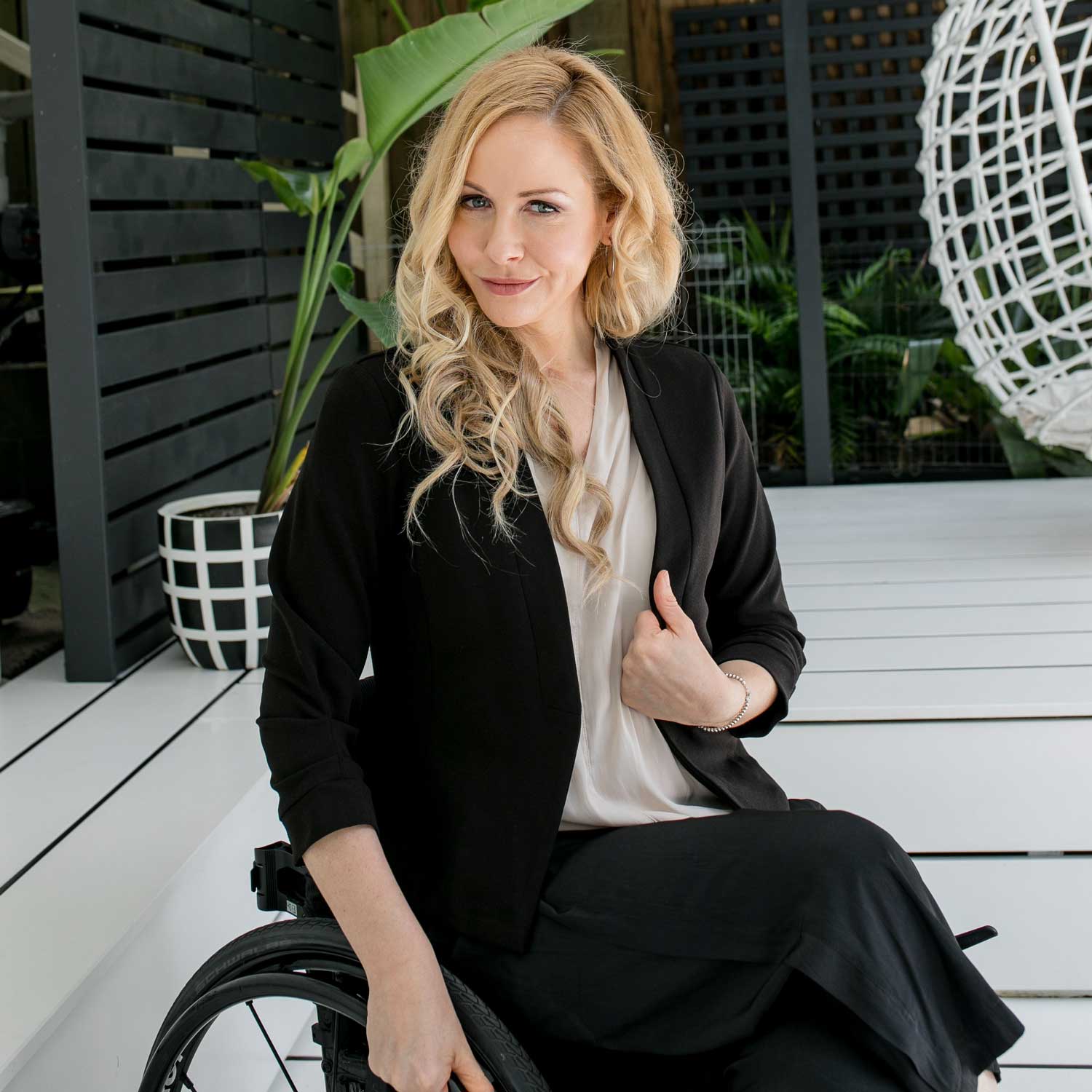 About - Lisa Cox - disability advocate, author, business consultant and media professional About - Lisa Cox - disability advocate, author, business consultant and media professional